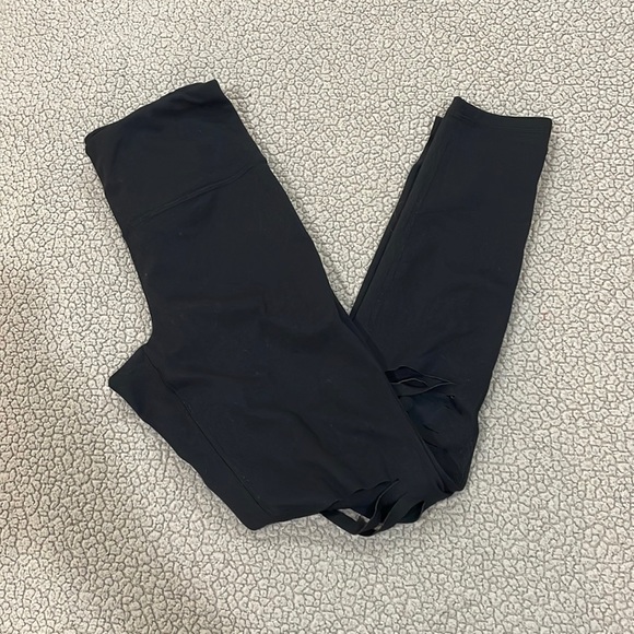 Mono B Distressed Knee Leggings - Picture 4 of 6